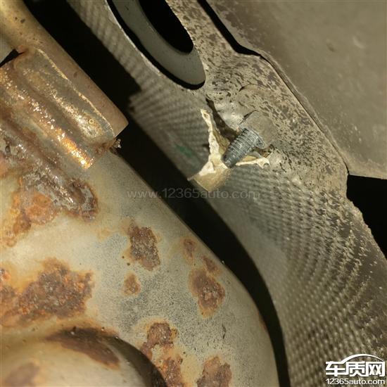 长安福特探险者排气管锈蚀 排水管设计缺陷