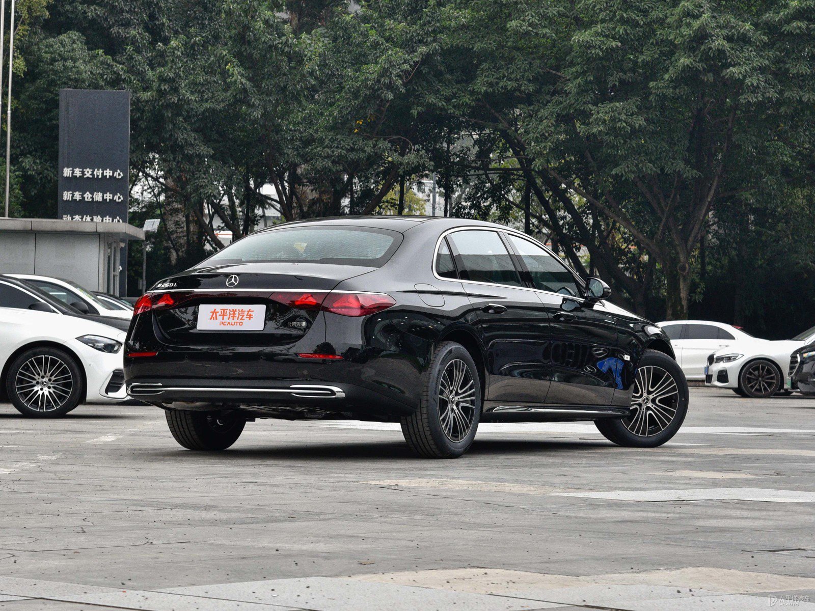 纠结奔驰E300和E300L?这篇对比帮你选