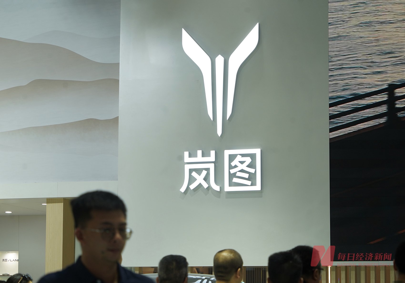 岚图全新纯电SUV将搭载华为智驾 卢放:我们的合作模式可以称为“Hi模式PLUS”