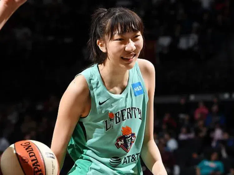 韩旭李月汝合仅6+3！WNBA中国德比凸显女篮尴尬 最强点泡沫被戳破