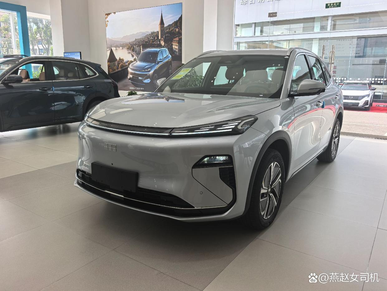 吉利银河星舰7 EV实车到店,新前脸+218马力,续航525km/605km