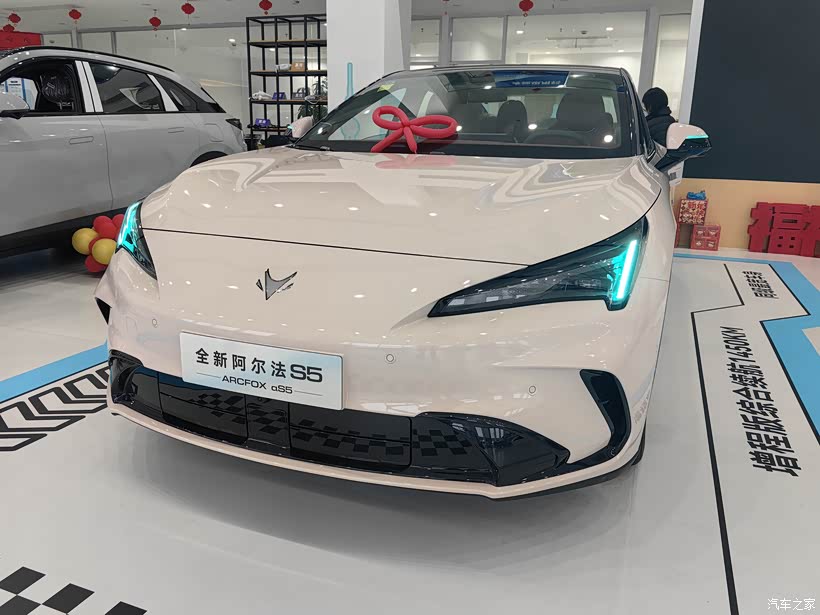 深度解析全新极狐阿尔法S5:7款车型怎么选?纯电/增程全对比