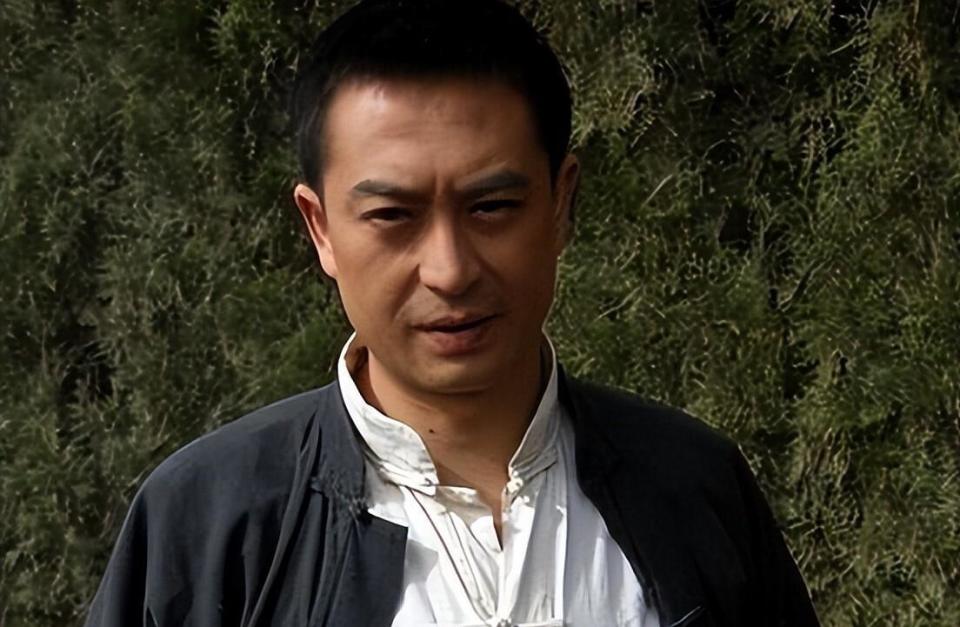 央媒发文，张嘉益再破天花板，与王海燕离婚传闻早已真相大白