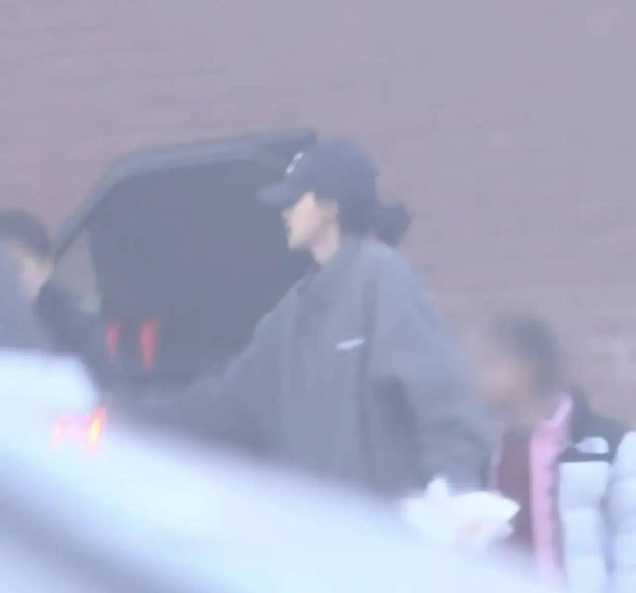 孙怡带女儿现身新综艺，女儿有点小龅牙神似孙怡，自称已独居一年_董子健_妈妈_婚姻