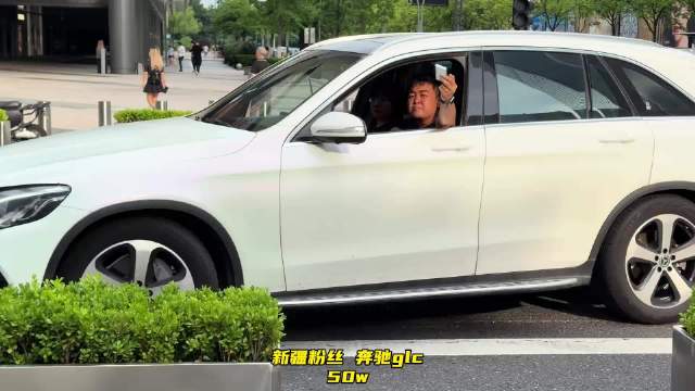 新疆车主奔驰GLC泰山疾驰，法拉利488GTB声浪震撼
