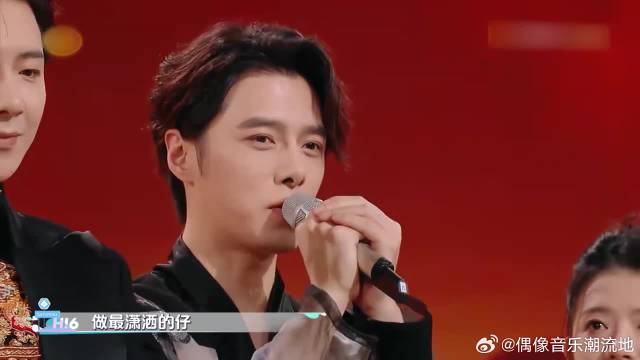 刘宇宁古装帅气出场，身材高大挺拔，檀健次被碾压！