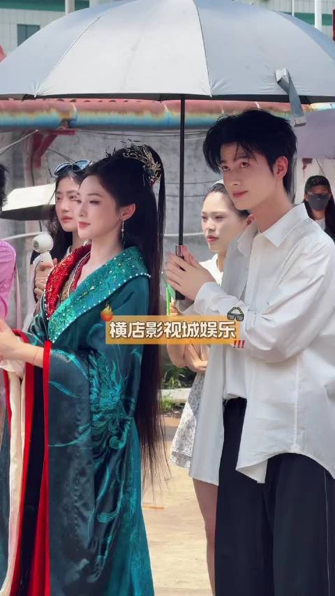 彭小苒、陈鹤一新剧《朝无念》开机！这俩人姐狗味儿好浓啊，我将实时追踪路透