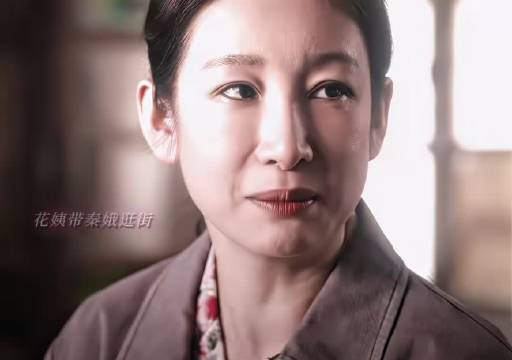 秦海璐带刘浩存逛街观影享休闲时光