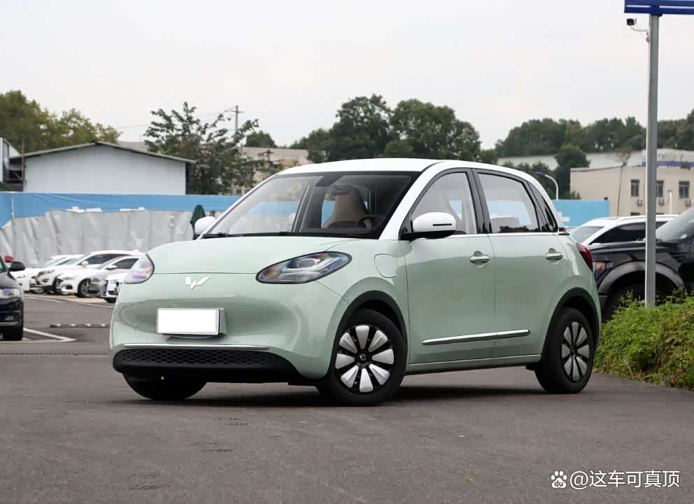 适合年轻人的3款小车,对比五菱缤果、比亚迪海鸥、几何E萤火虫
