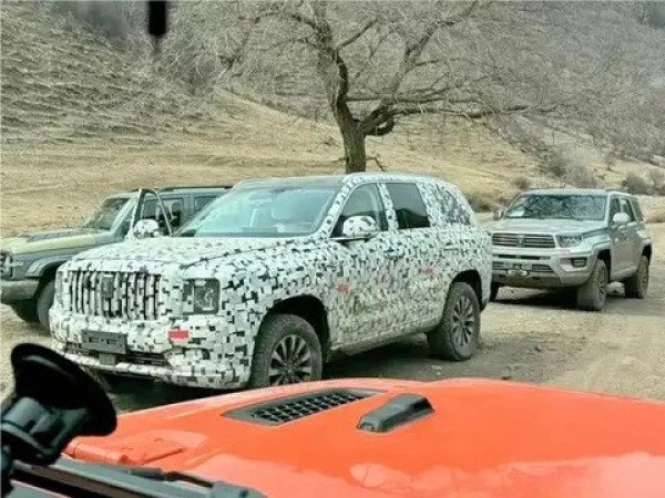 长城坦克800量产谍照曝光，V8混动旗舰预计2026年上市_SUV