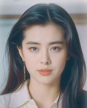1993年,王晶拍《城市猎人》,成龙给他推荐了大美女王祖贤