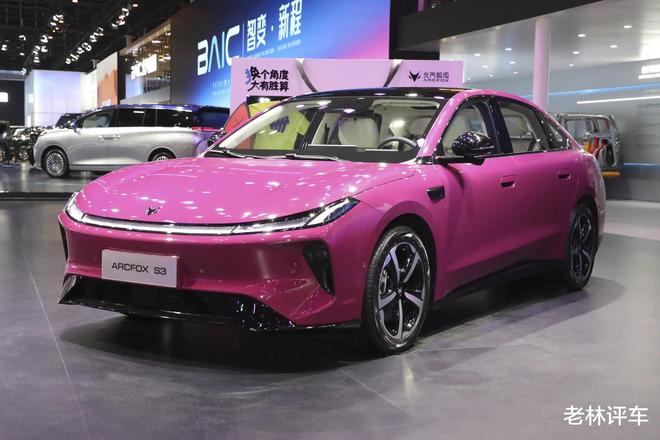 北汽推出纯电轿跑，限时售5.98万起，定位B级车，纯电续航535km|电池包|b级车|北汽集团|成都车展_订阅