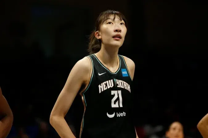 WNBA：韩旭背靠背5中4轰8分平赛季最高 难阻末节崩盘吞3连败