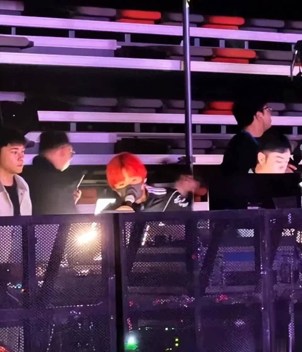 杨丞琳演唱会李荣浩探班,自称合格人妻介绍枕边人害羞