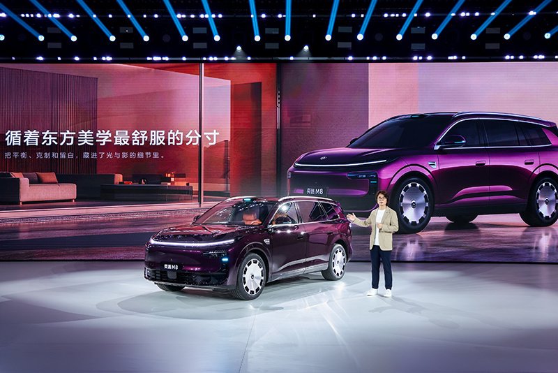首搭华为乾崑智驾ADS 5 Pro 东风奕派M8首发 6座家用中大型SUV_新闻