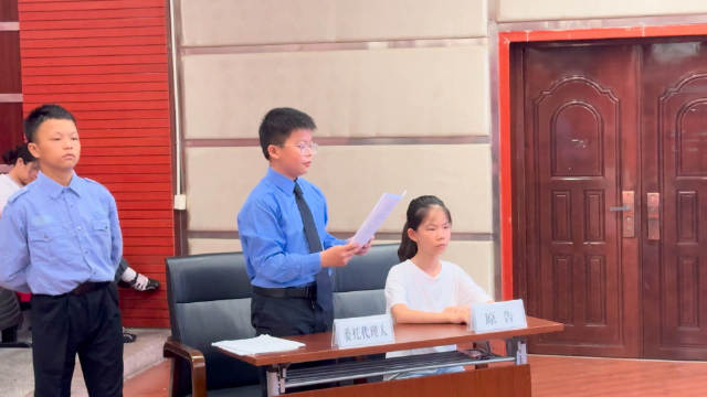 分宜二小模拟法庭演绎生命权纠纷案