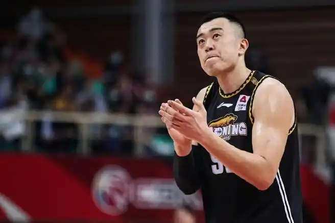亮相沈阳，完成瘦身，韩德君上任，新岗位曝光，再和郭艾伦联手