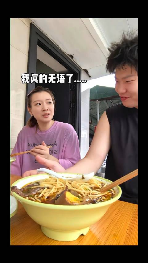 刘雨辰讲冷笑话呛到自己，黄雅琼震惊