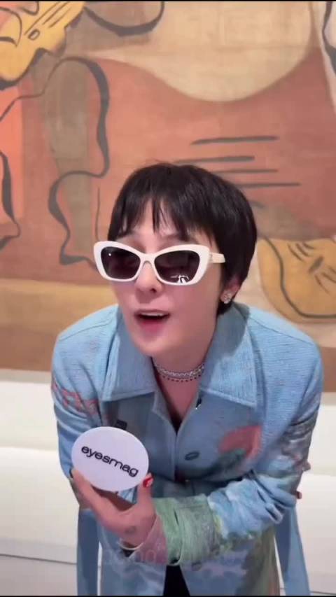 这个发型显得龙哥又年轻了