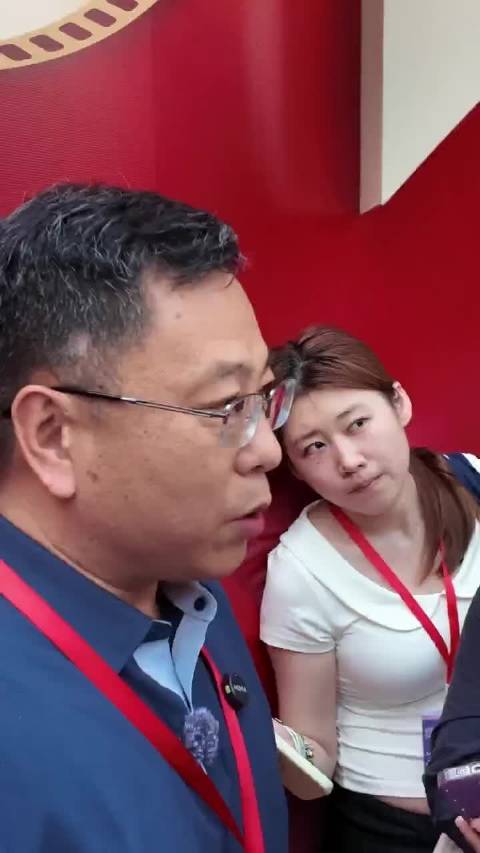中国电影报总编辑谈给阿嬷的情书：“打了所有逆电影艺术创作规律的人一个耳光。”