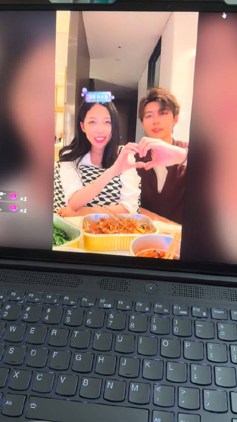 恩新cp直播互动引粉丝喜爱