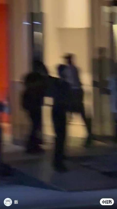 下班四面八方打招呼 是雨刮器 好萌吧 又是两点下班 辛苦了老公 早点休息