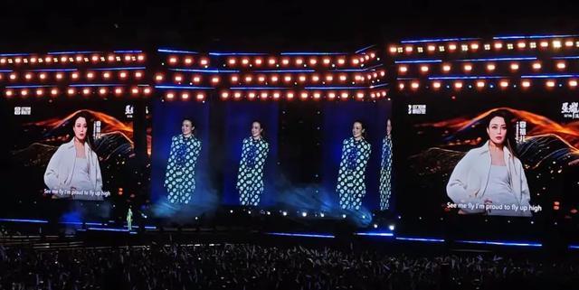 容祖儿演唱会现场失声无法演出，观众大喊退票