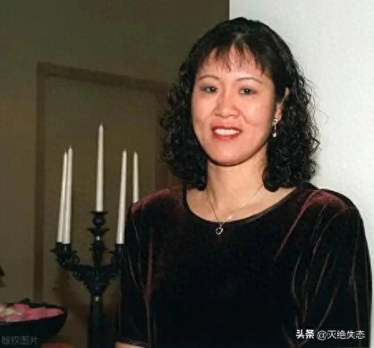 朱婷没想到，和75岁老公国外养老的郎平，已走上另一条“上坡路”