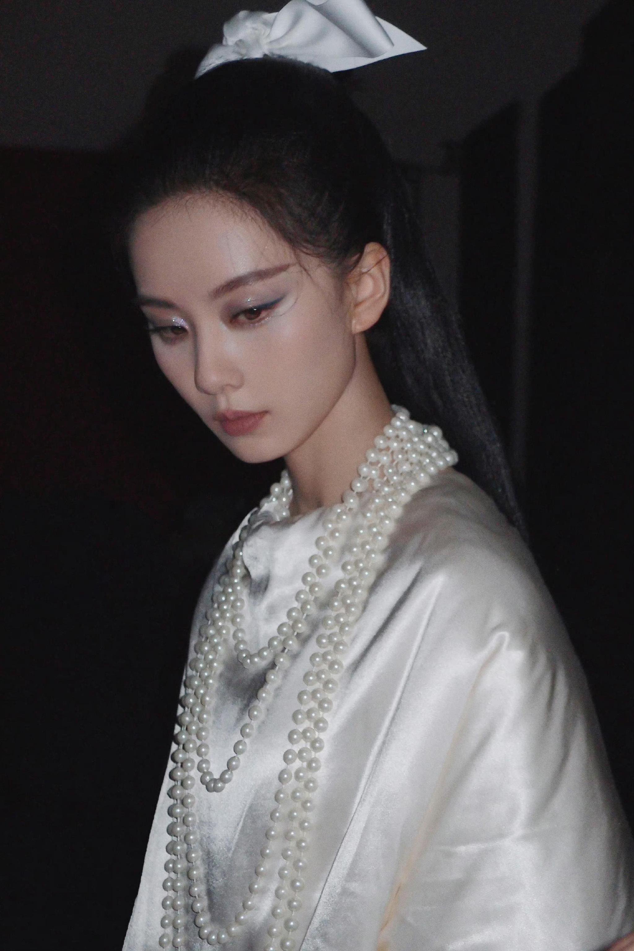 刘诗诗“堕仙妆”出圈，网友们都在催教程，工作室连夜更妆容教程