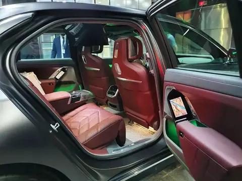 宝马7系硬刚迈巴赫S级!90万对决150万,谁更值?