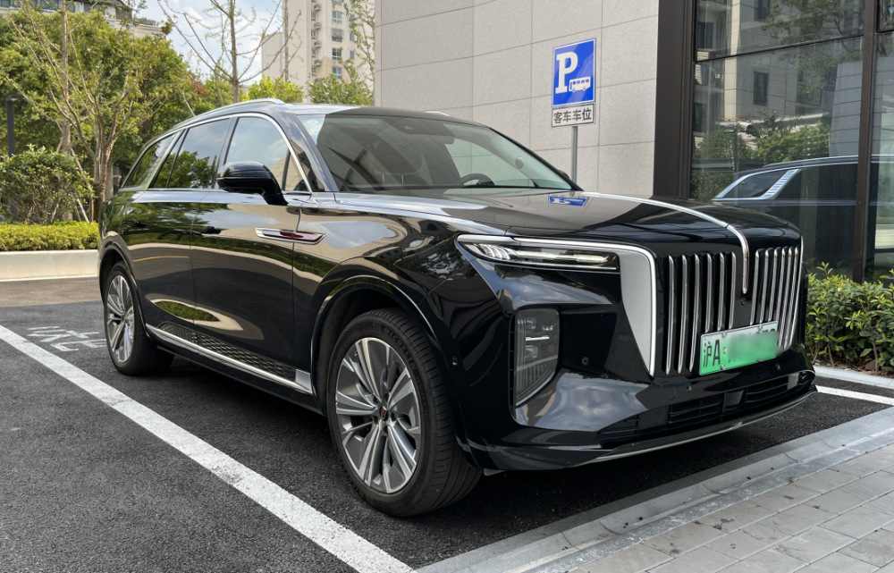 最高售价77.98万元，实拍红旗E-HS9，除了情怀还有什么？_新闻