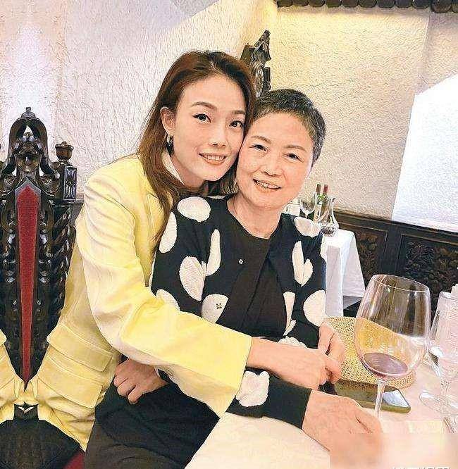 容祖儿:15岁因太丑被解约,遇到杨受成逆风飞翔,妈妈是人生灯塔