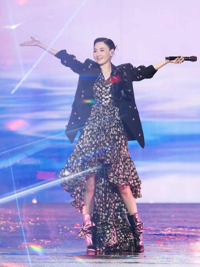 张柏芝宣告回归乐坛，加盟华纳音乐首支单曲将于6月推出