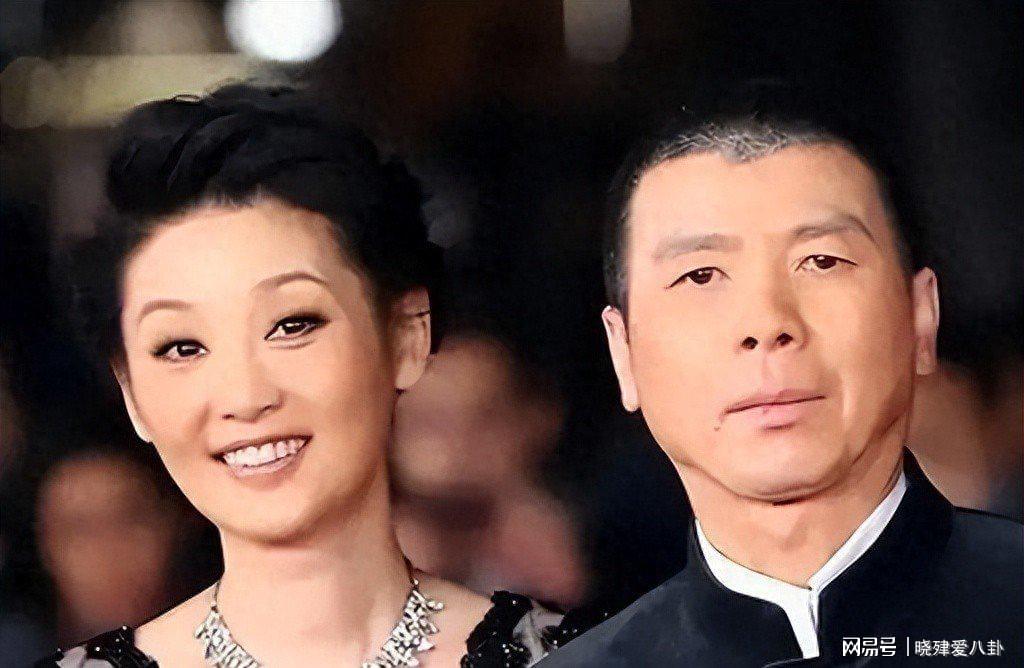 徐帆离婚后首次回应，冯小刚近况曝光