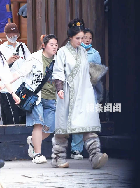 又是新的！好软糯呀 就是姑姑大热天穿的这双毛毛靴要热坏了