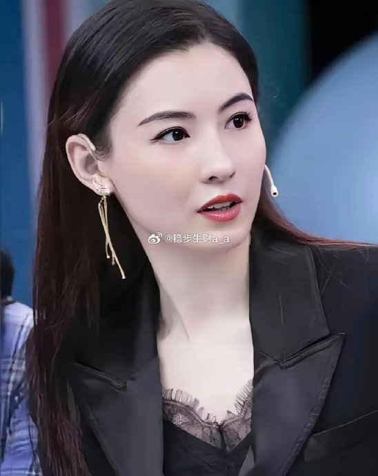 对于46岁重启歌手事业，外界对张柏芝的唱功和未来发展有哪些评价？