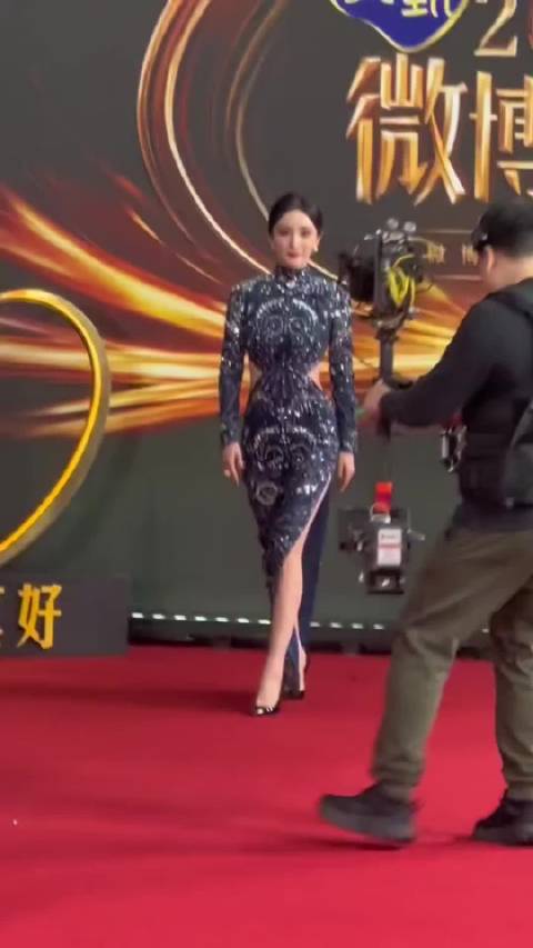 在这个风雨轮流转的娱乐圈 杨幂才是真正的东方不败