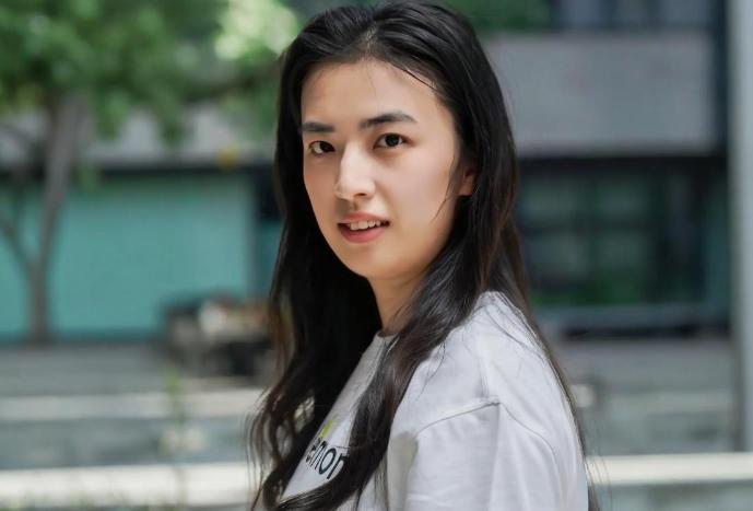 从145斤到105斤！武汉女生减重40斤后撞脸王祖贤，邻居跟着瘦了二三十斤 - 中国经济时讯网