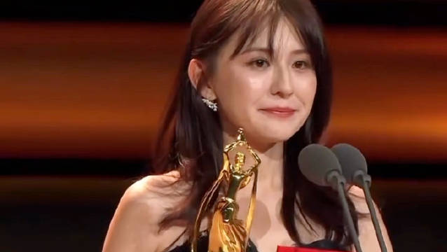 热依扎退圈前寄语中国女性心向辽阔