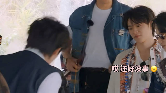 刘耀文宋亚轩滑道互动，担忧落单队友显关怀