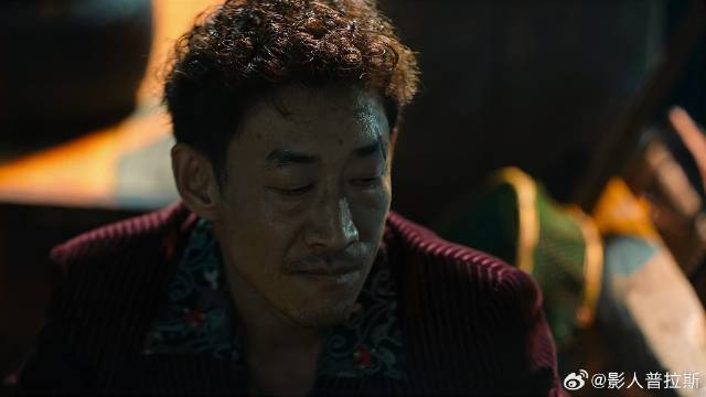 卧底身份暴露 小弟对安欣动手，怎料一个刀片救了自己