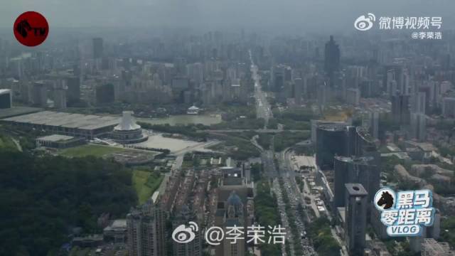 李荣浩南宁演唱会返现粉丝，爱妻举动引热议