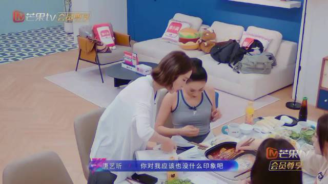 王濛唐艺昕讨论甄嬛传剧情！坦言自己喜欢跟老人相处！李小冉:我是老门