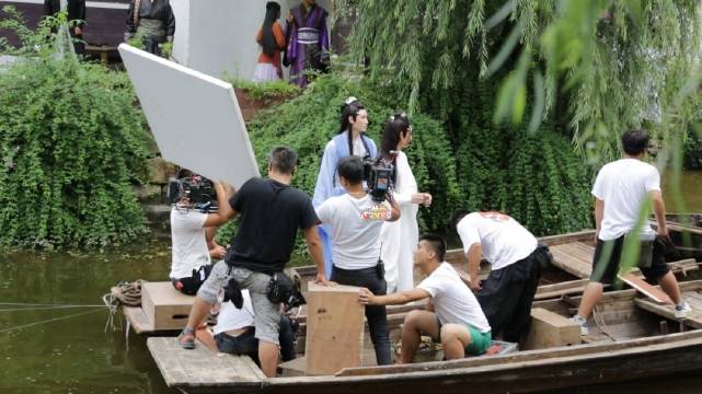 陈情令花絮曝光王一博肖战片场互动