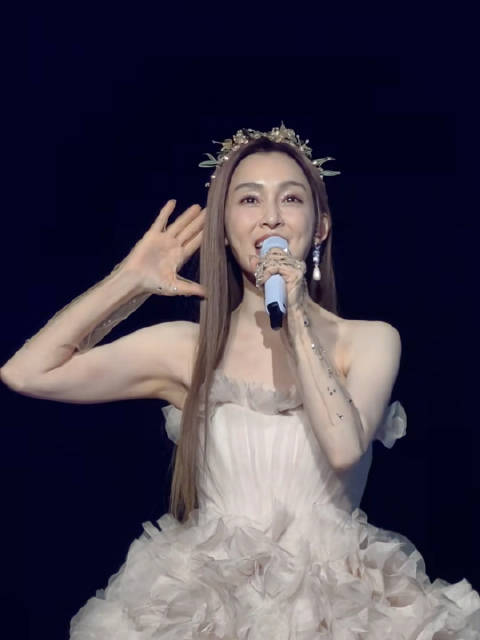范玮琪现场演绎《是非题》，诠释成长后的释怀