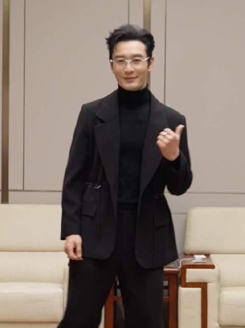 金梭银梭十六步，活力四射齐跃动！