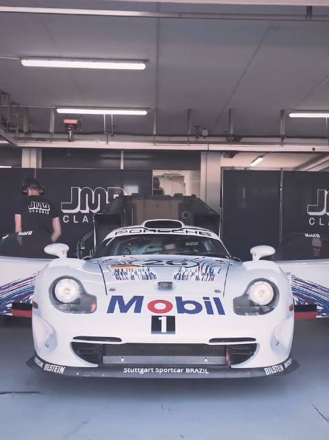 伊曼纽尔·克拉德驾驶保时捷911 GT1重返1997年勒芒赛场，曾因变速箱故障退赛