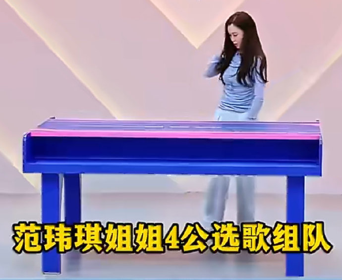 范玮琪在《浪姐》舞台上演唱《最初的梦想》等歌曲的表现如何？