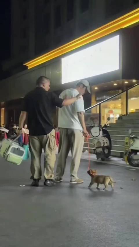 第一次想偷小鼻嘎，就算打不过她爸， Cr. 958114935