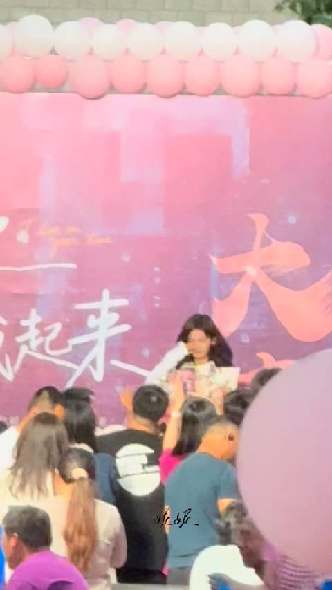 搞怪属性大爆发 杀青了就爱给大家整点小节目 我哭了 我装的